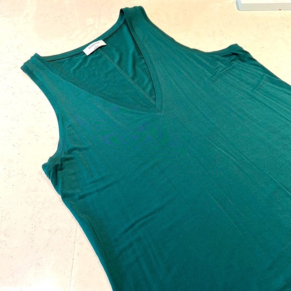 BABATON Large V neck Tank - Picture 1 of 1